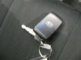 ドアの開錠施錠はドアノブに触れるだけ センサーが感知して開錠施錠をしてくれます 一度スマートキーをご体感ください 便利ですよ