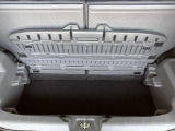 フレキシブルボードを開けることで高さのある荷物も載せることができます。