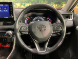 【純正革巻きステアリング】上質な革を使用することで、手にしっかり馴染みとても運転しやすいハンドルです♪