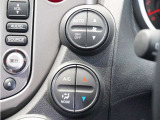 【オートエアコン】温度を設定すれば自動で快適な車内温度を保ちます。エアコン内部の高性能脱臭フィルターで車内のアレルゲンや花粉を除去。
