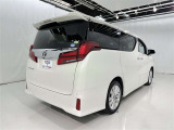 広々とした車内空間に優れた燃費性能。