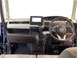 【前方視界】開放的な前方視界!運転がしやすく疲れにくいです♪窓が大きく、見通しがとっても良いおクルマですよ♪