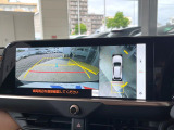 【パノラミックビューモニター】専用のカメラにより、上から見下ろしたような視点で360度クルマの周囲を確認することができます☆死角部分も確認しやすく、狭い場所での切り返しや駐車もスムーズに行えます。