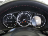 【明るく見やすいメーター】視認性が良く明るく見やすいメーター。運転者にとって見やすいメーターは運転していても疲れないですよね。