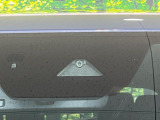 【スマートシティブレーキサポート】低速走行中に前方の車両等を認識し、衝突しそうな時は警報とブレーキで衝突回避と被害軽減をアシスト。より安全にドライブをお楽しみいただけます。