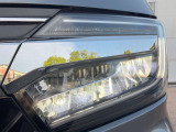 【LEDヘッドライト】悪天候や夜間走行時も良好な視界を確保し安心して運転できる高輝度LEDヘッドライトを装備!点灯速度が早く、消費電力も抑えられています。
