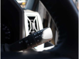 『1台』のお車に対して、3名体制で日々議論を重ね仕入れを行っております。