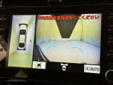 パノラミックビューモニターシステムが付いているので車の上から見た映像が確認できますよ。 一目で車両周辺の情報を確認できますが、直接安全をご確認下さい。