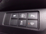 パワーテールゲートの開閉、パーキングセンサーや横滑りを防ぐVSA等のスイッチ類は運転席の右側、手の届きやすい位置にあります。