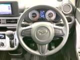 インテリアに合わせたデザインのステアリングは、運転される方のことも考え、運転しやすい形状、大きさです。是非一度、実際に触ってお確かめください。