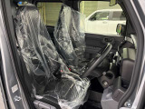 商用バンとは思えないシートのクッション性で長距離の運転でも疲れにくくなっています。