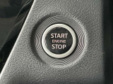 プッシュエンジンスターターです。キーを取り出すことなくブレーキペダルを踏みながらボタンを押すだけでエンジンが始動できます。