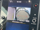 【フロント&サイドカメラ】ドライバーから見にくい死角部分を映像で確認できる前方と左側面にカメラを装着。見通しがきかない場所や住宅密集地などを運転することが多い人におすすめの安心装備です。