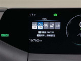 《ロードサインアシスト(RSA)》カメラで道路標識を認識。マルチインフォメーションディスプレイに表示します。標識の見逃し防止をサポートしてくれます!