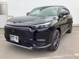 車名の由来:ヴェゼルはカットした宝石の小さな面(Bezel)とクルマ(Vehicle)を組み合わせた造語で、「角度によって表情を変える宝石のように、多面的な魅力と価値を持つクルマ」を意味する。