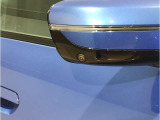 【BMWミラー】視認性の高いスタイリッシュなミラー。自動防眩機能も付いており夜間のドライビングをサポートします。