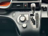 傷が目立ちやすい場所ですが、使用感は少なくきれいな状態です。