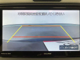 駐車時の後方確認に便利なバックモニターです。駐車位置の目安となるガイド線付きです。