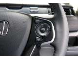 Hondaセンシングの機能のひとつ、アダプティブクルーズコントロール付!アクセルから足を離しても設定したスピードと前車との車間を保ち走行してくれます!車線維持もアシスト☆高速道路で疲労軽減ですね☆