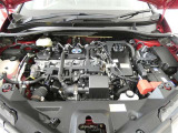 【エンジンルーム】・・・内外装だけでなくこちらもクリーニング済み。 納車までにもう1度しっかり点検いたしますので、安心してお乗りいただけると思います。