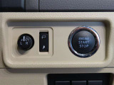 スマートキー装備車なので、キーを取り出さなくてもエンジン始動が可能です。