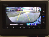 【バックカメラ】運転が苦手な方も車庫入れラクラクです!ギアをリバースに入れれば自動的に切り換わりますので、面倒な操作は不要です♪狭い駐車場もお車を傷つけず安心ですね!