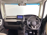 フロントガラスが大きく、ワイドな視界で運転もしやすくなるように設定されています。