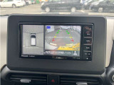 アラウンドビューモニター。上空から見下ろしたような映像が映し出されるので、駐車をスムースに行えます。
