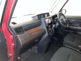 見通しのよいすっきりとした視界で、誰でも運転しやすいです。運転のしやすさは疲れにくさにも繋がりますよ♪