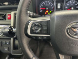 運転中、オーディオの操作をしてて、ハッとしたことはありませんか?ステアリングスイッチは、運転中でもハンドルでオーディオの操作が可能です。安全なドライブをサポートします。