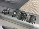 【電動格納ミラー】サイドミラーは電動格納式となっており、狭い駐車場でもキズがつくリスクを抑えられます。