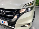 【LEDヘッドライト】悪天候や夜間走行時も良好な視界を確保し安心して運転できる高輝度LEDヘッドライトを装備!点灯速度が早く、消費電力も抑えられています。