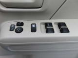運転席のパワーウインドースイッチ部です。よく触れる場所だからこそ、使用状態があらわれますよね。ぜひこうした所もチェックしてください。