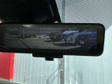 インテリジェント ルームミラーは、車両後方のカメラ映像をミラー面に映し出すので、車内の状況や、天候などに影響されず、いつでもクリアな後方視界が得られます