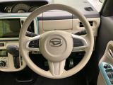 インテリアに合わせたデザインのステアリングは、運転される方のことも考え、運転しやすい形状、大きさです。是非一度、実際に触ってお確かめください。