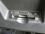 ビルトインタイプのETC車載機です。見た目もスマートで料金所通過もキャッシュレスです。