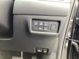 荷物などで両手が塞がっている状態でも、足の動きを感知してスムーズにリアゲートの開閉ができる、ハンズフリー機能付きパワーリフトゲートを装備しています。
