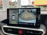 パノラミックビューモニターで、後方と全体を確認しながら安心して駐車することができます。