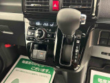 インパネにシフトレバーがあることで、車内空間の広さを確保♪シフト位置がハンドルに近いので操作性にも優れております!