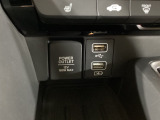 便利なUSBジャック・12V電源ソケットも付いています。周辺機器の充電にご利用頂けます。