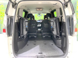 普段のお買い物や通勤、送迎等に十分な荷室スペースを確保しております。セカンドシートを倒すと、大きな荷物の積載も可能です♪