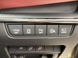 運転席脇のクラスタースイッチ部分には、パーキングセンサー、TCS、その他走行系スイッチを集中配置しております。
