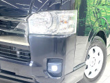 【LEDヘッドライト】悪天候や夜間走行時も良好な視界を確保し安心して運転できる高輝度LEDヘッドライトを装備!点灯速度が早く、消費電力も抑えられています。