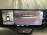 狭い場所での駐車やすれ違いなどでより的確な運転操作に役立つ360&deg;ビューモニターが装備されています。