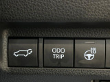 【パワーバックドア】スマートキーや運転席のボタンを押すだけでリアゲートが自動で開閉します!荷物を持っている時や、高い位置にあるバックドアを閉める際に便利な機能です♪