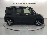 【まるごとクリーニング】シートを取り外し、車内を徹底洗浄。隅々まで丁寧に仕上げています。