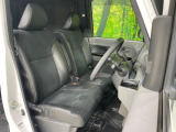 運転席シート廻りは使用感も少なく、良好な状態となっています。丁寧に使われていたことがよくわかりますね。