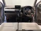【前方視界】開放的な前方視界!運転がしやすく疲れにくいです♪窓が大きく、見通しがとっても良いおクルマですよ♪