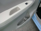 後部座席用ドリンクホルダーも付いています。