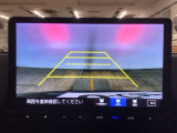 【バックカメラ】運転が苦手な方も車庫入れラクラクです!ギアをリバースに入れれば自動的に切り換わりますので、面倒な操作は不要です♪狭い駐車場もお車を傷つけず安心ですね!